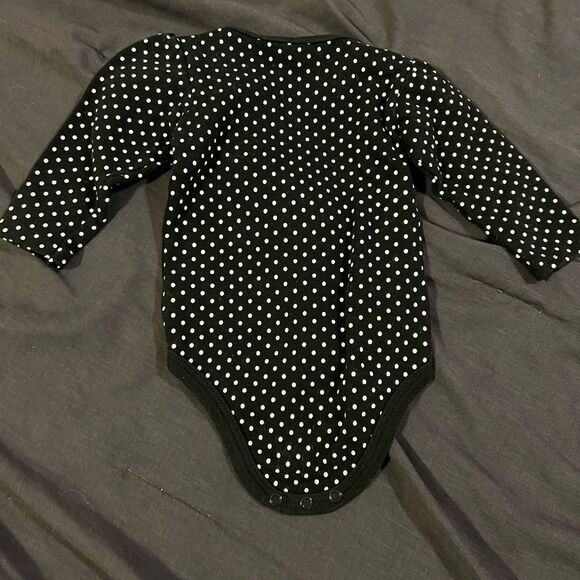 EUC 3-6m Halloween Long Sleeve Onesies (2pk) - Picture 3 of 5